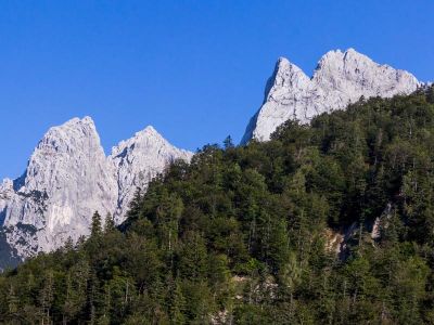 026-Blick hinauf zu den Kaisergipfeln